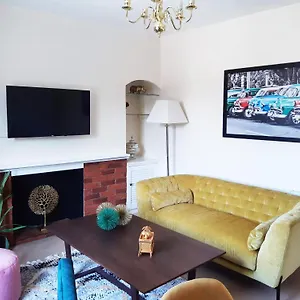 Pulteney Road Apartment